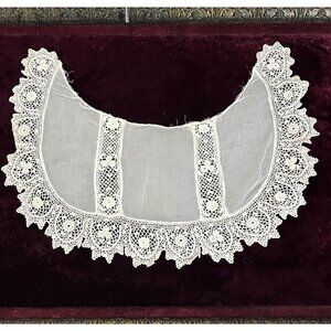 Antique Victorian Hand Made Lace Bertha Collar Off-White Linen